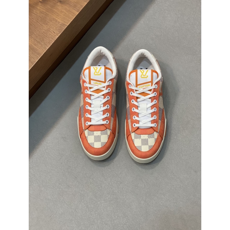 l**is V*t*n sneakers